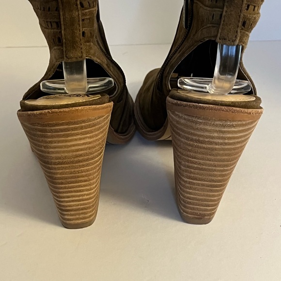 Vince Camuto Yo-Koral Sandals - Picture 3 of 4